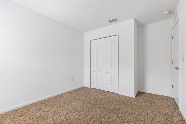Building Photo - 112 Silver Birch St