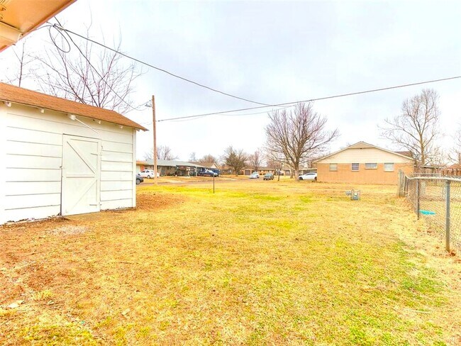 Building Photo - Super 4 Bed 1.5 Bath in the South Gate Addn in Moore, OK