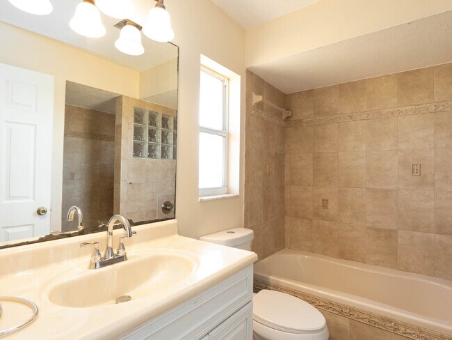 Building Photo - MOVE IN WITH ZERO DEPOSIT - UPDATED 3 BEDROOM HOME IN VENICE