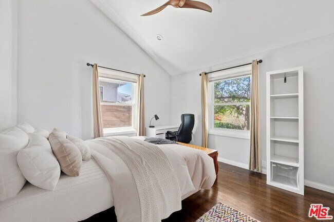Building Photo - 6052 W 76th St