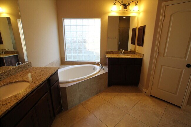 Building Photo - Biscayne Lake Drive, Pearland, TX 77584 - 4 BR 3.5 BA single-family home