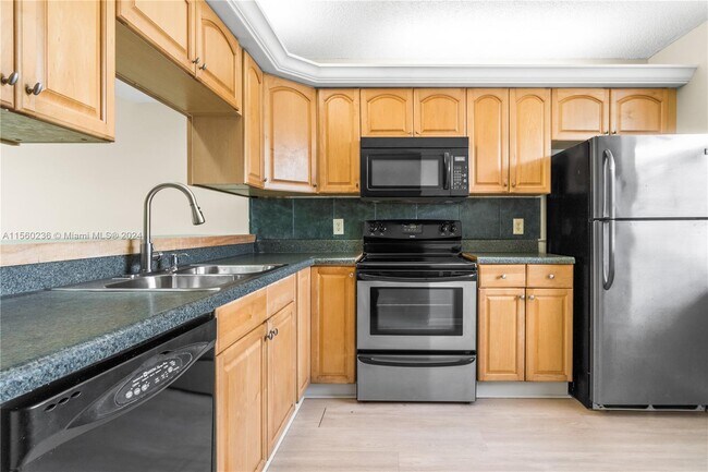 Building Photo - 3650 Whitehall Dr