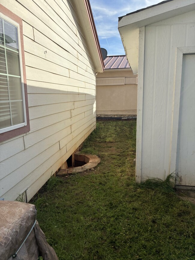 Building Photo - 5173 Bullion St