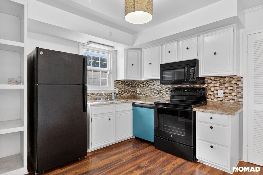 Building Photo - 215 N Pine St