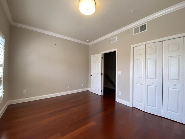 Building Photo - 4570 Virginia Dr