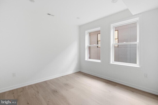 Building Photo - 209 New St