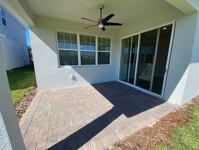 Building Photo - 4/2 Single family home