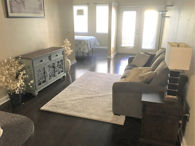 Building Photo - 401 20th St S