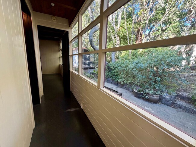 Building Photo - Unique 2 bedroom 2 bath home in Pacific Grove!