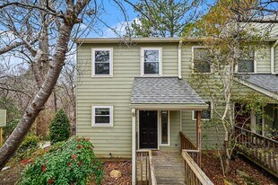 Building Photo - 304 Cedarwood Ln