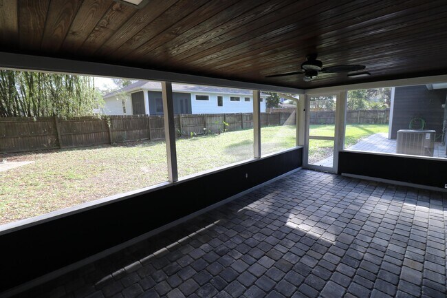 Building Photo - 140 Seminole Rd