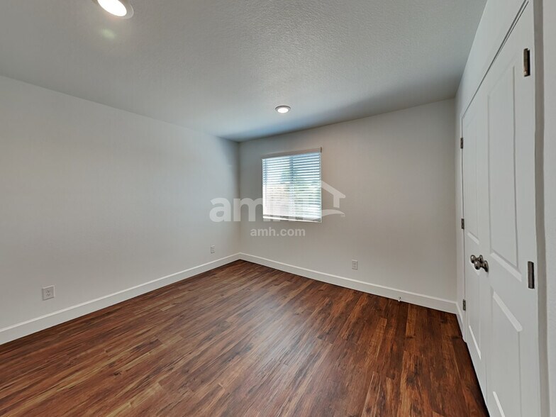 Building Photo - 4215 W St Charles Ave