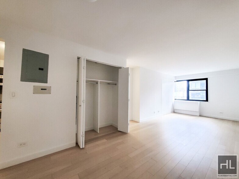Building Photo - East 39th Street