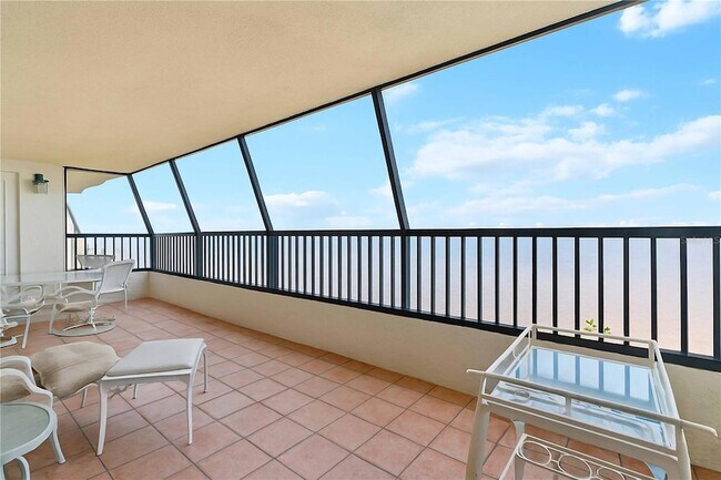 Building Photo - 1500 Park Beach Cir