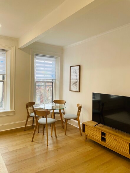 Building Photo - 313 C St SE