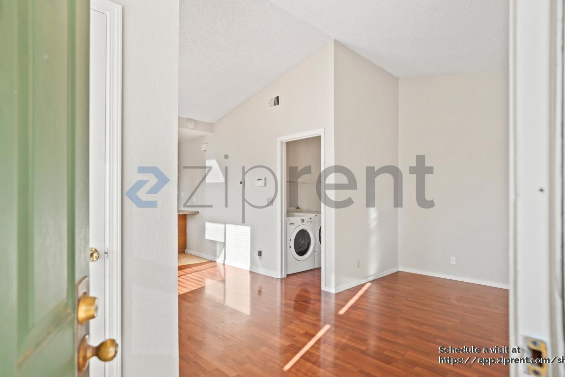 Building Photo - 1618 Seacreek Way