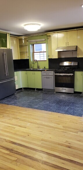 Building Photo - 468 Avenue Y