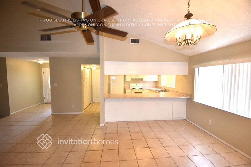 Building Photo - 2501 E Timberlane Dr