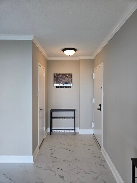 Entry Way - 2059 Huntington Ave