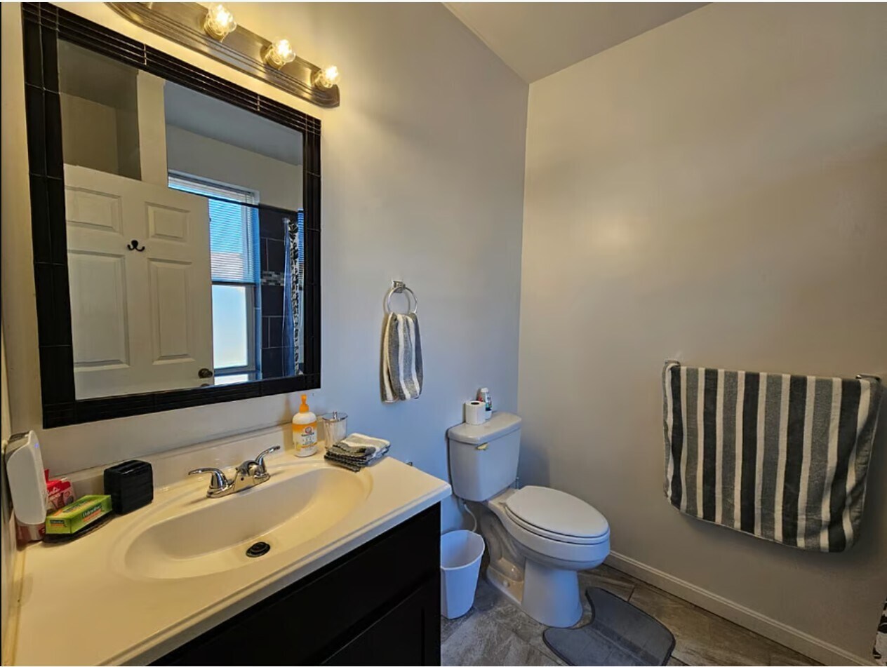 Building Photo - 2517 Saint Paul St