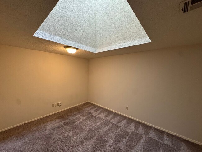 Building Photo - 312 S 11th Pl