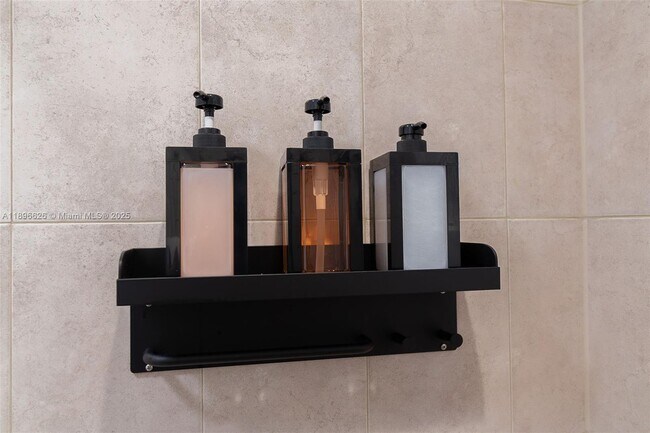 Building Photo - 312 SW 12th Ave