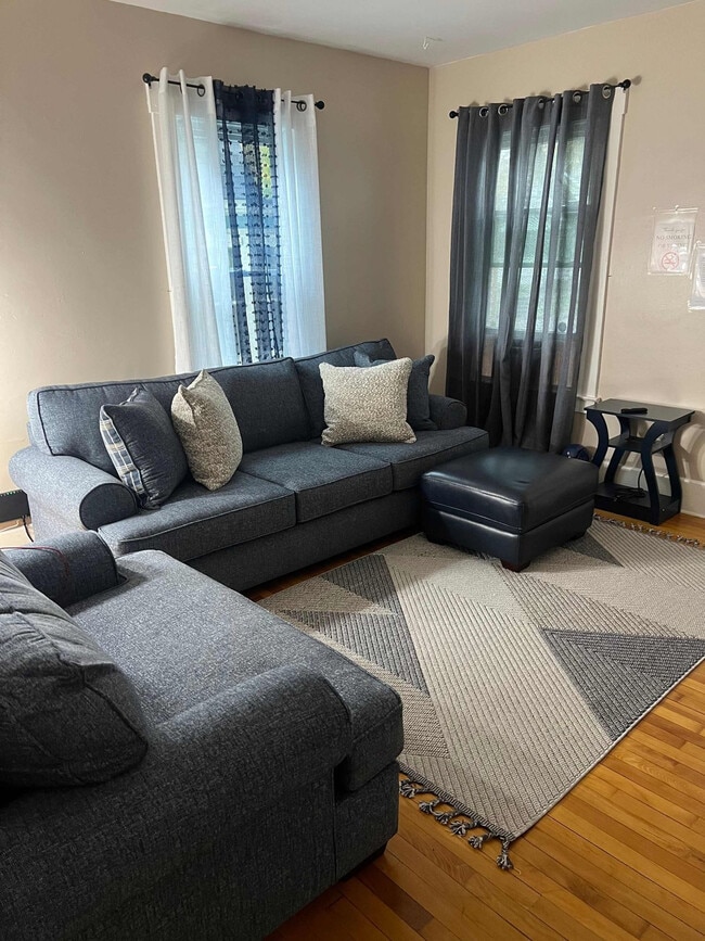 Primary Photo - 160 Stafford Ave