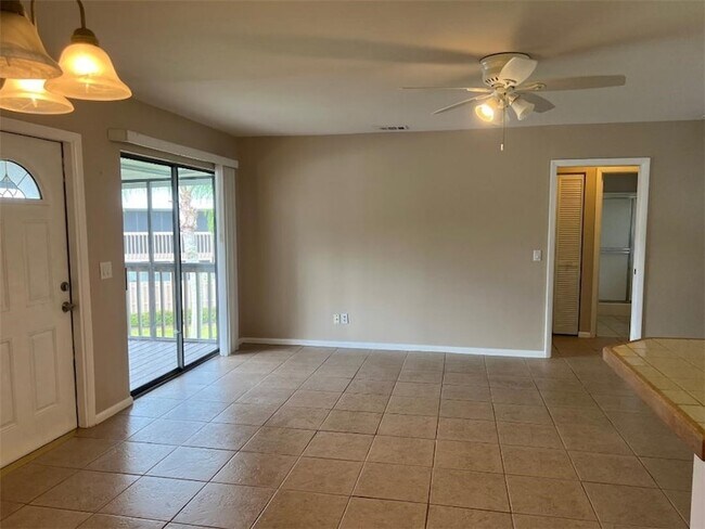 Building Photo - 1132 Breezy Way