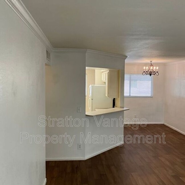 Building Photo - 810 E Colter St