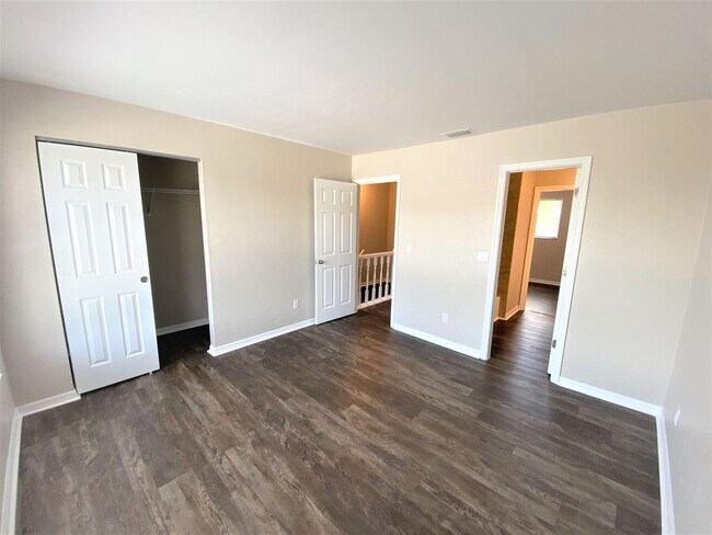 Building Photo - 1936 Sunshine Blvd