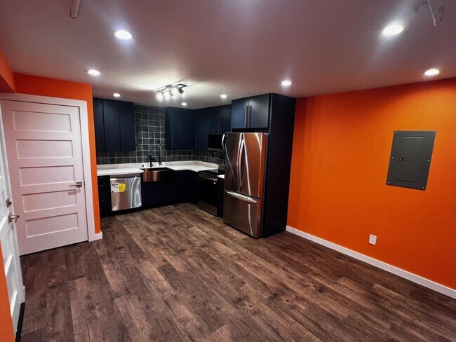 Building Photo - 1157 Manzanita Dr