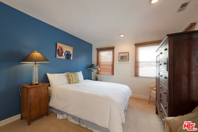 Building Photo - 8176 La Jolla Shores Dr
