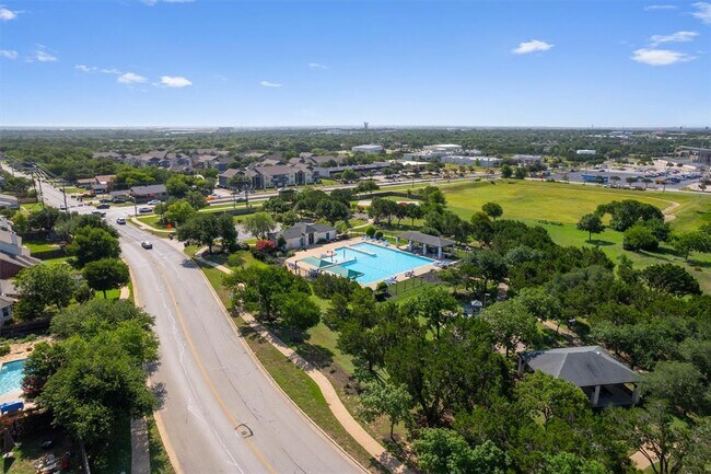 Building Photo - 1322 Tumbling River Dr