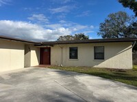 Building Photo - 4 Bedroom House plus Bonus Room