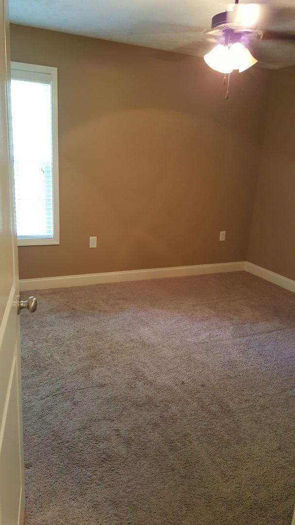 Building Photo - 2 Bedroom, 1 1/2 Bath House