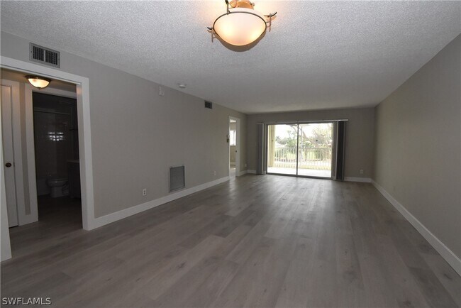 Building Photo - 5667 Rattlesnake Hammock Rd