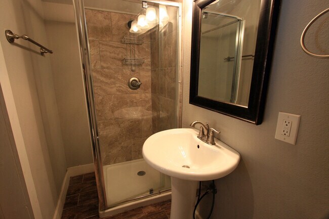 Building Photo - Awesome Home w/ 1/1 Studio Flex Space Just Half Block from Thomas Park!