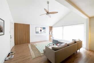 Building Photo - 14110 Greenway Dr