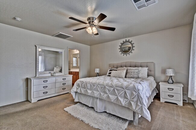 Building Photo - 17243 W Tara Ln