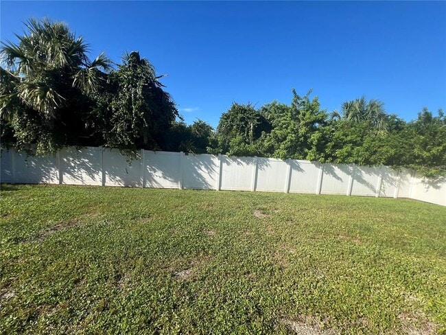 Building Photo - 10487 Atenia St