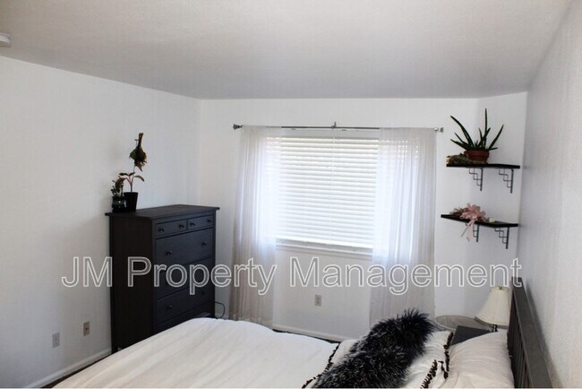 Building Photo - 10784 W 63rd Pl