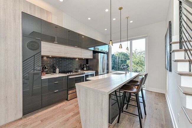 Building Photo - 1072 Kenilworth Ave