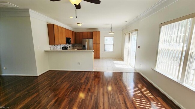 Building Photo - 805 Gem Ct