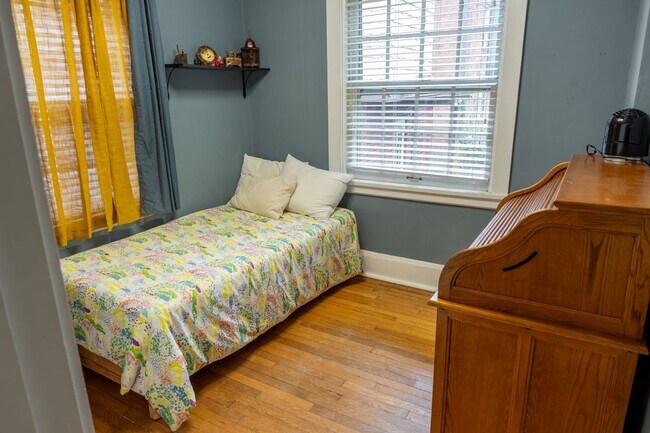Building Photo - SHADYSIDE RENTAL