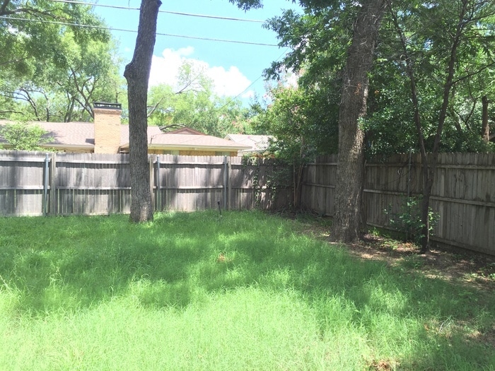 Building Photo - 1718 Glen Alta Dr