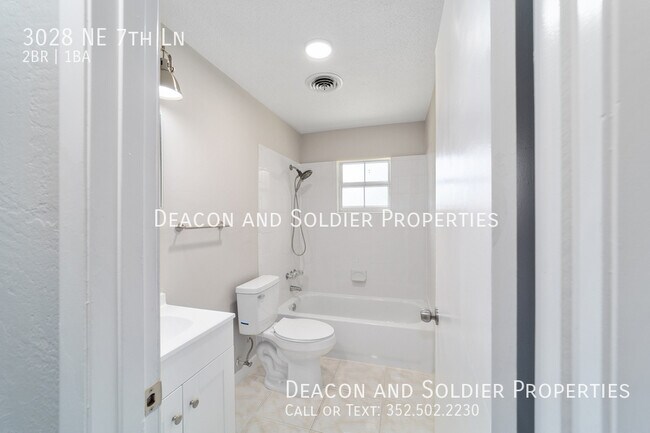 Building Photo - 3028 NE 7th Ln