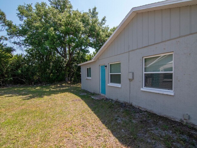 Building Photo - Fully Renovated 3-Bedroom, 2-Bath Rental in Bradenton, FL — $1,895/Month with Pest Control, Trash...