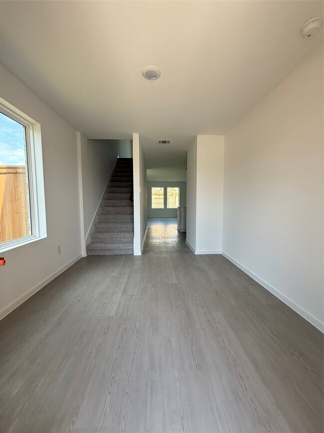 Building Photo - 3061 Fantasy Ter Dr