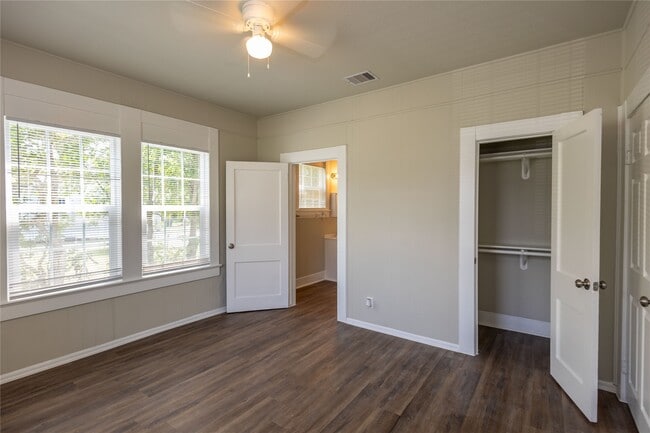 Building Photo - 4150 Brandon Ave