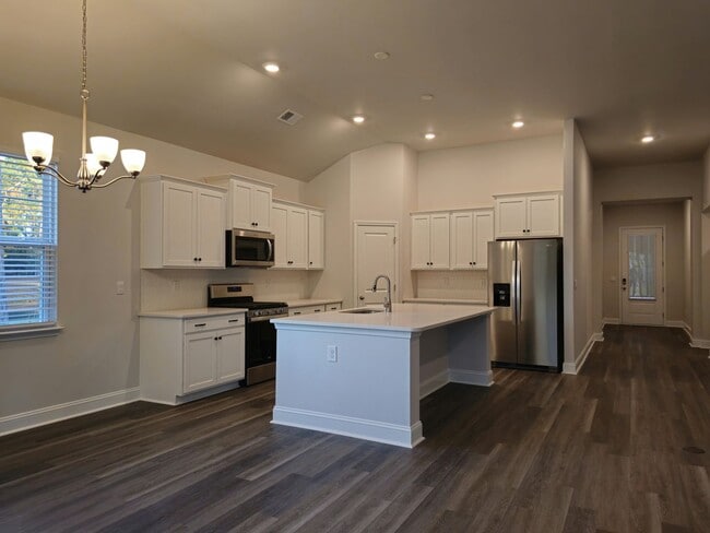 Building Photo - Live the Dream: Luxury Golf Course Living Awaits!